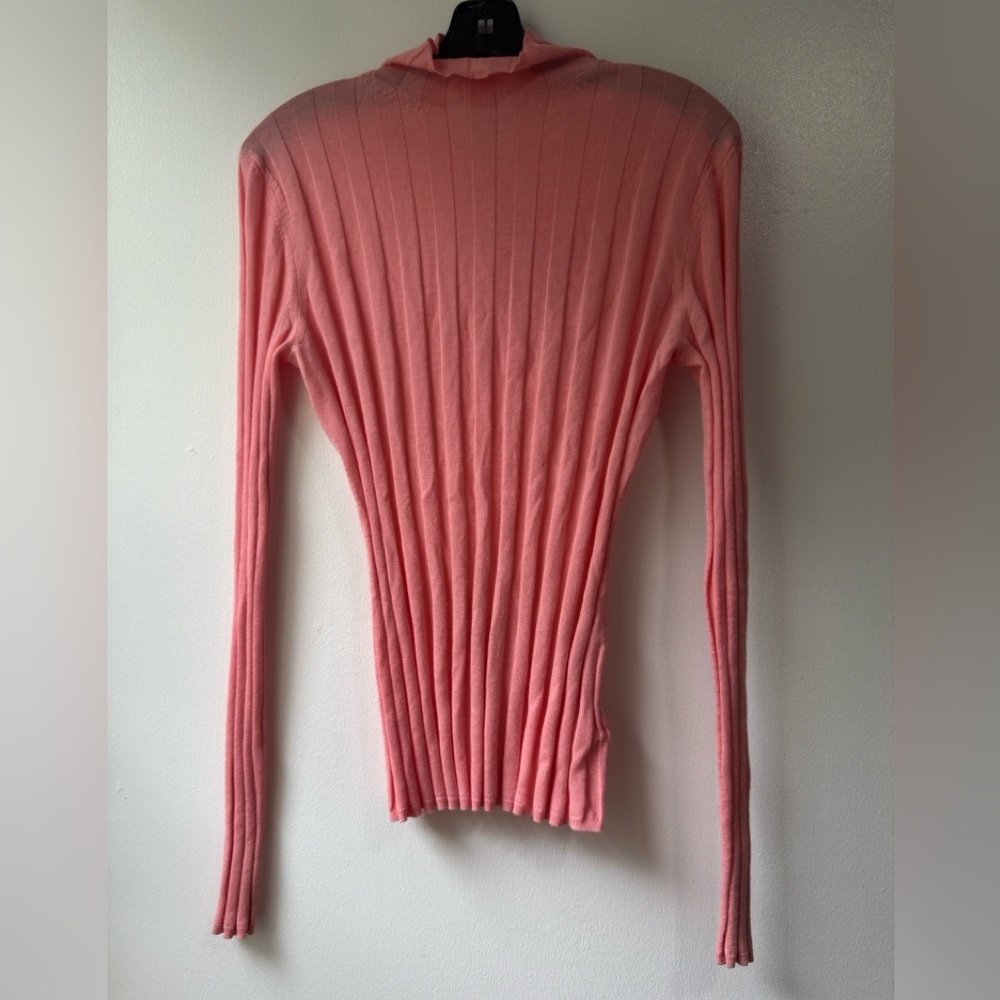 St. John Soft Pink Wool Knit Lightweight Top